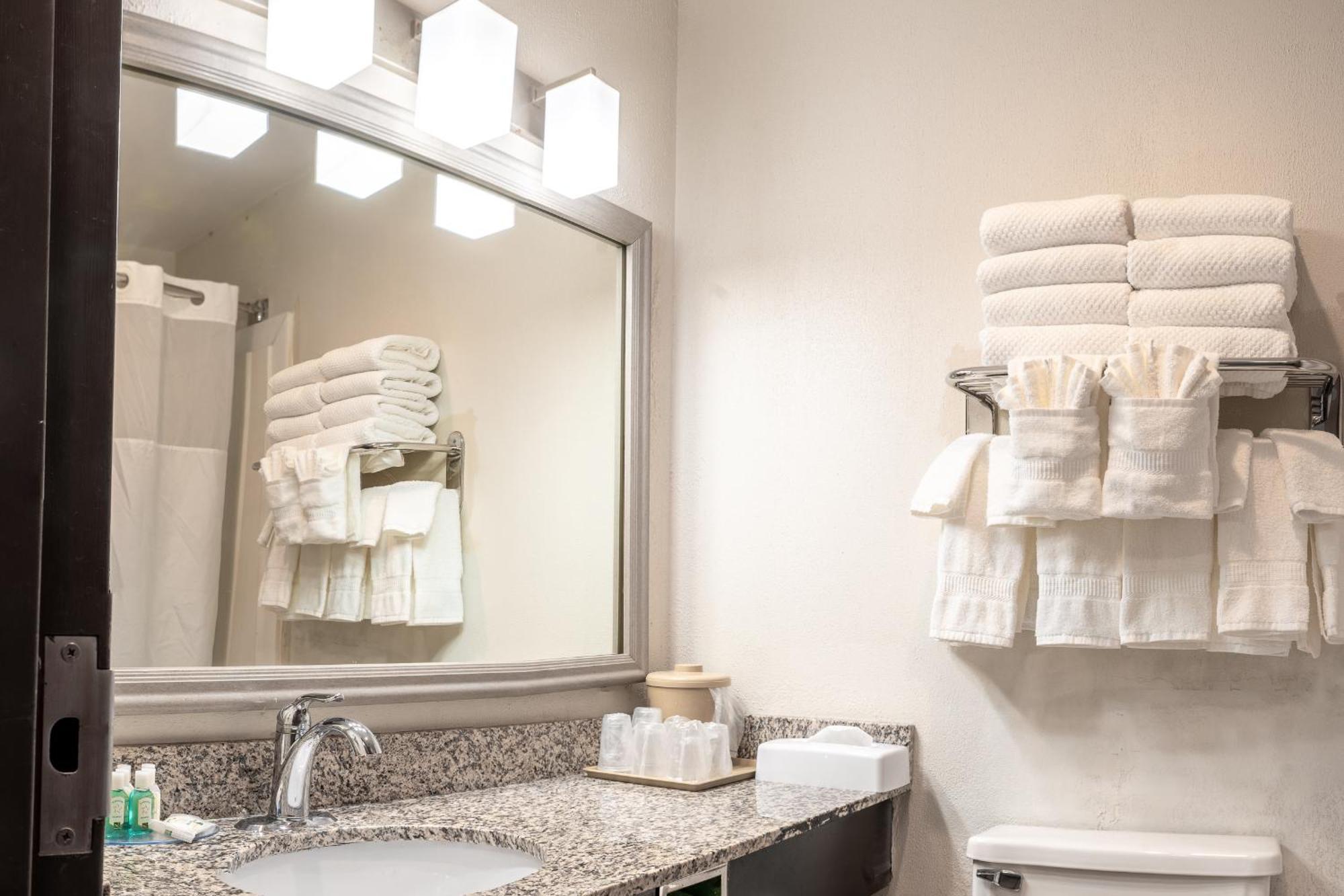 Quality Inn Milan-Sandusky Екстериор снимка