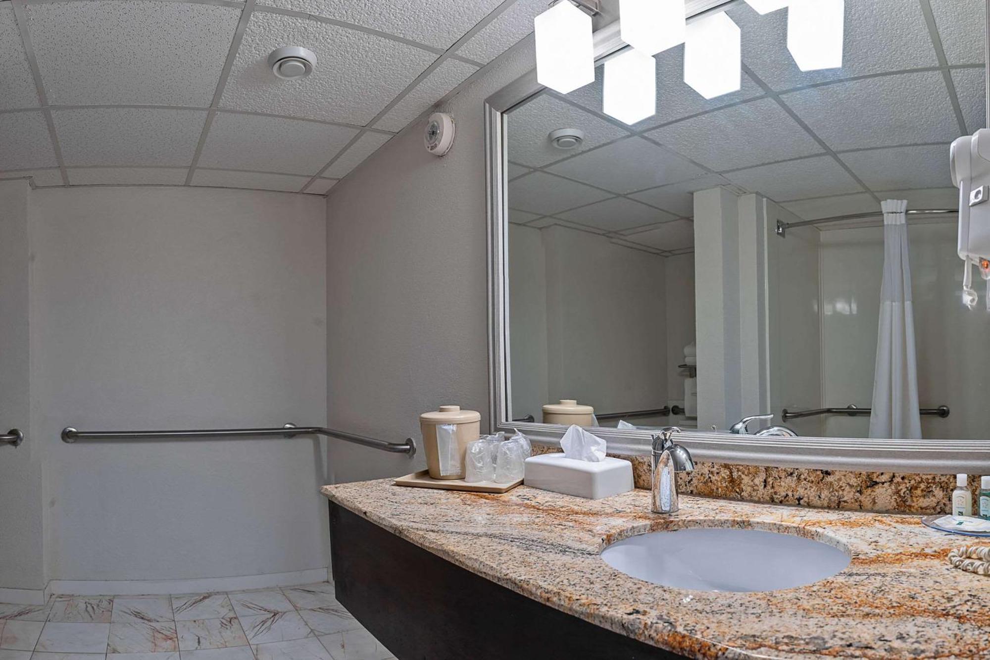 Quality Inn Milan-Sandusky Екстериор снимка