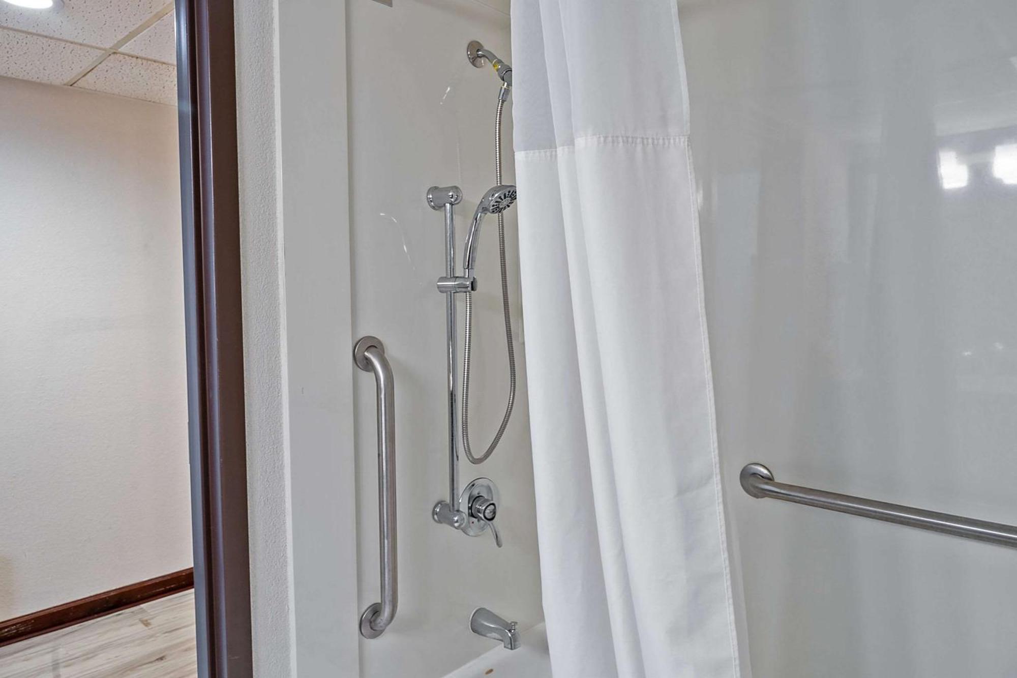 Quality Inn Milan-Sandusky Екстериор снимка